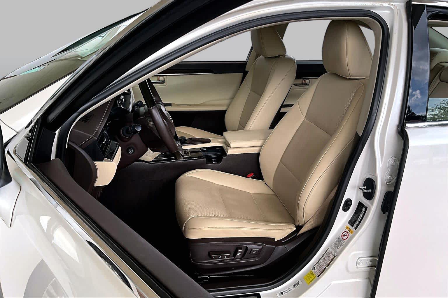 2017 Lexus ES 350 photo 7 of 34