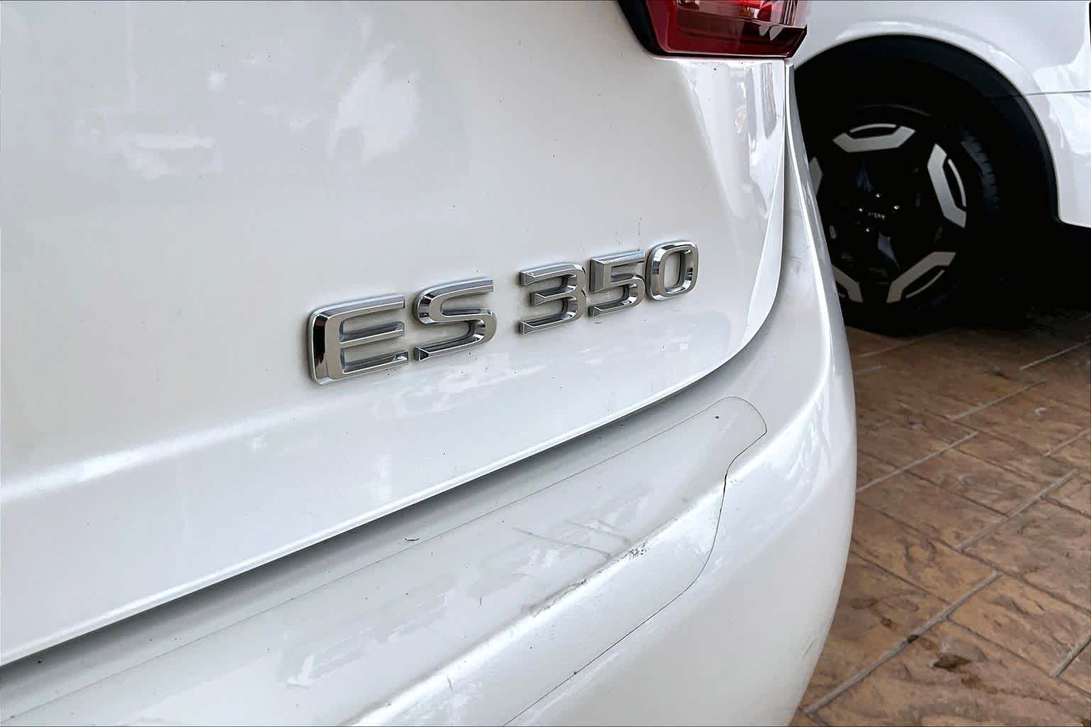 2017 Lexus ES 350 photo 28 of 34