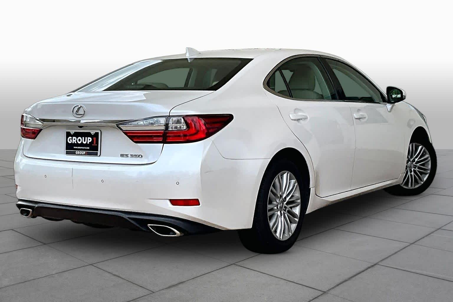 2017 Lexus ES 350 photo 11 of 34