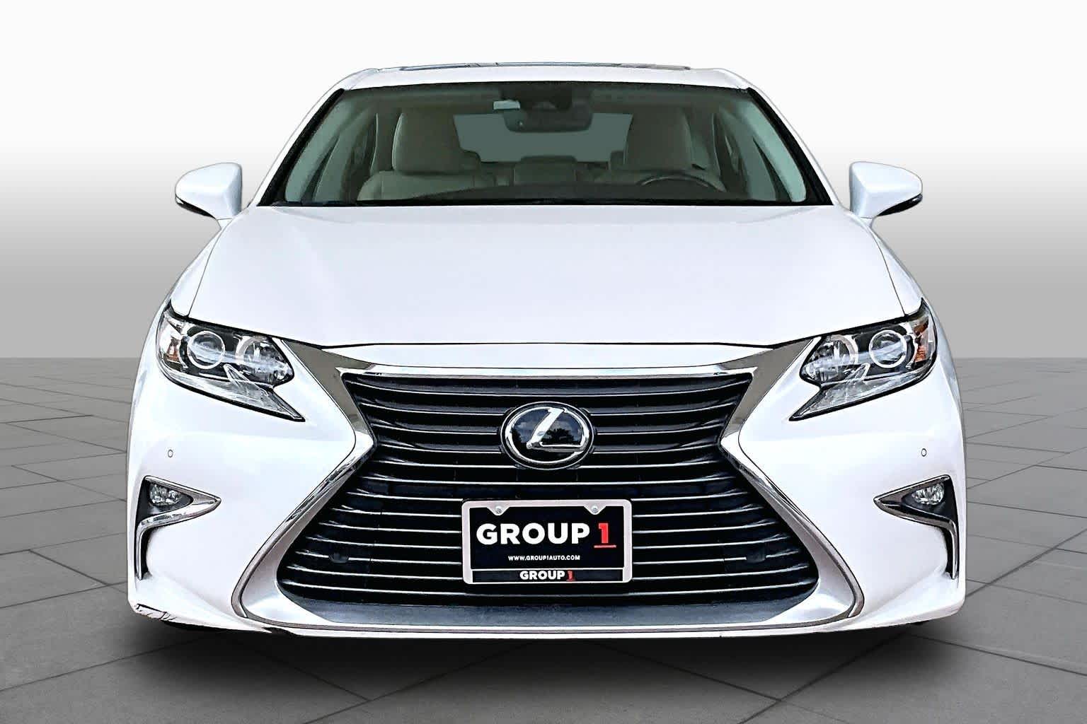 2017 Lexus ES 350 photo 4 of 34