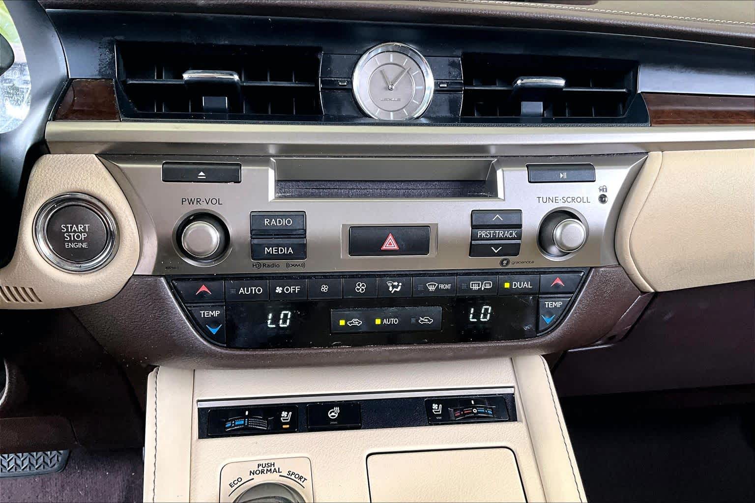 2017 Lexus ES 350 photo 32 of 34