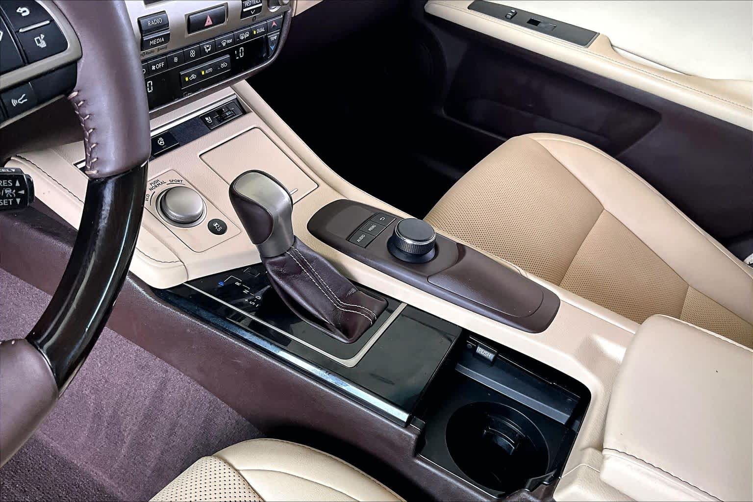 2017 Lexus ES 350 photo 14 of 34
