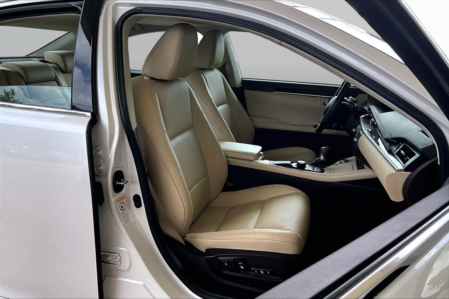 2017 Lexus ES 350 photo 8 of 34