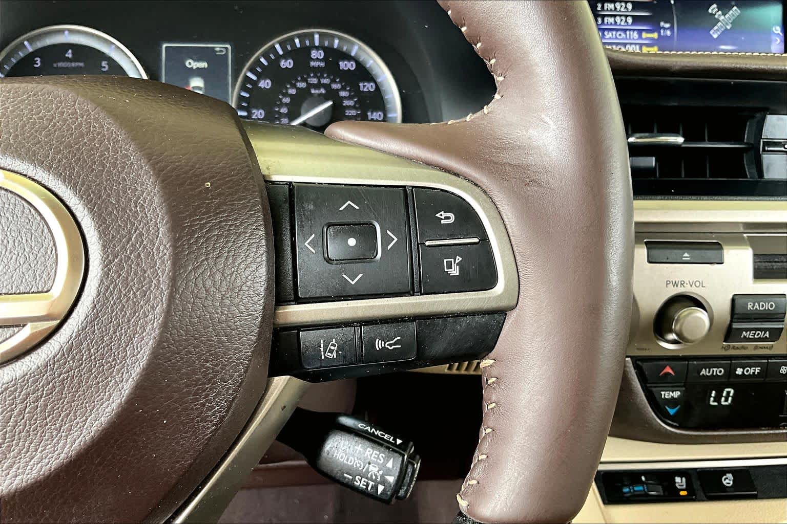 2017 Lexus ES 350 photo 22 of 34