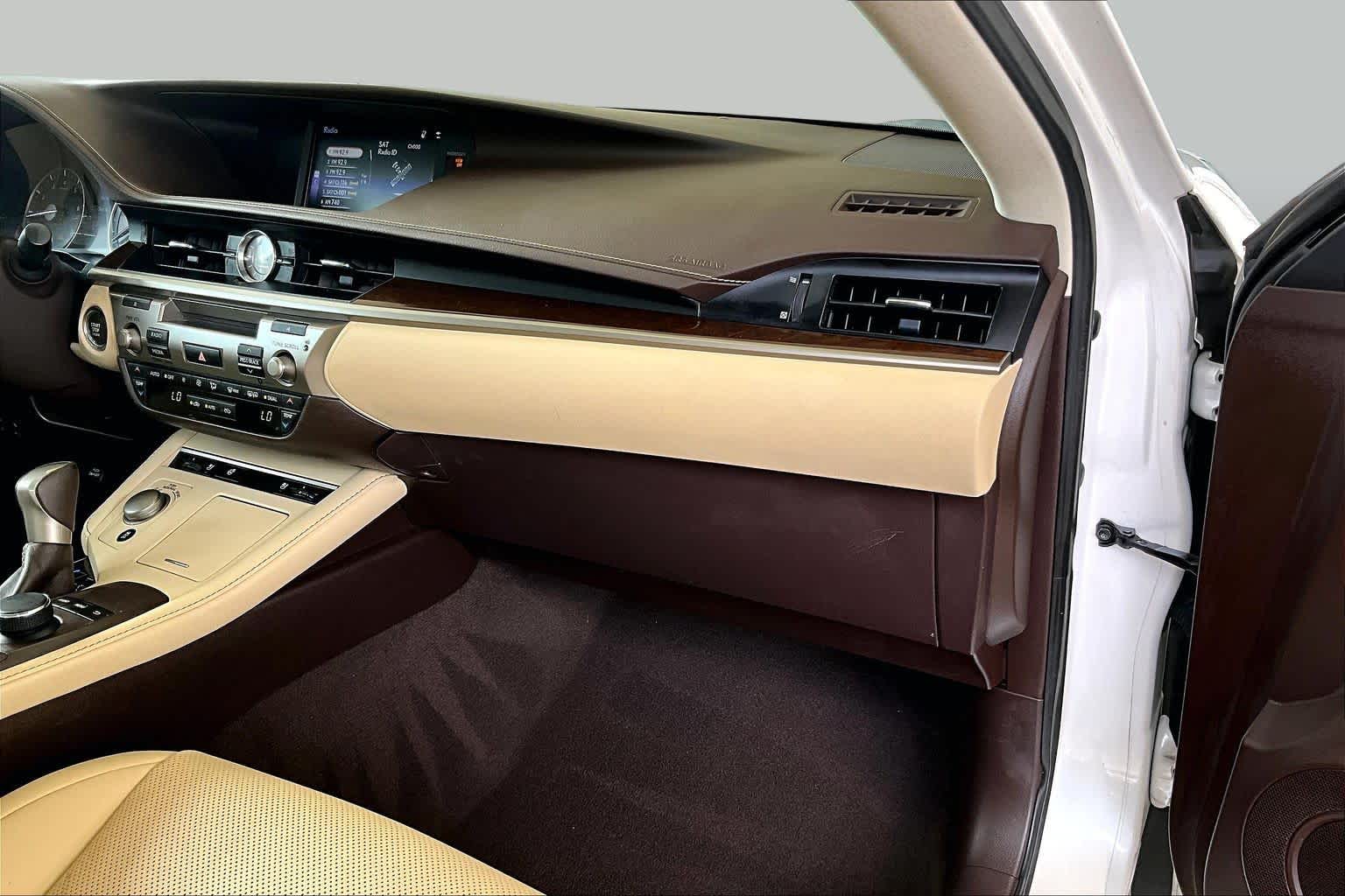 2017 Lexus ES 350 photo 16 of 34