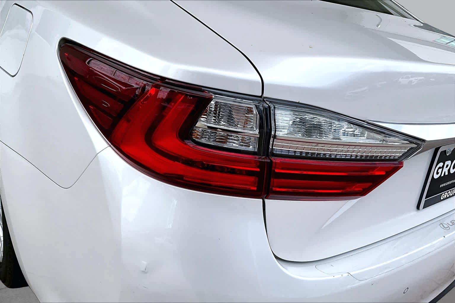 2017 Lexus ES 350 photo 26 of 34