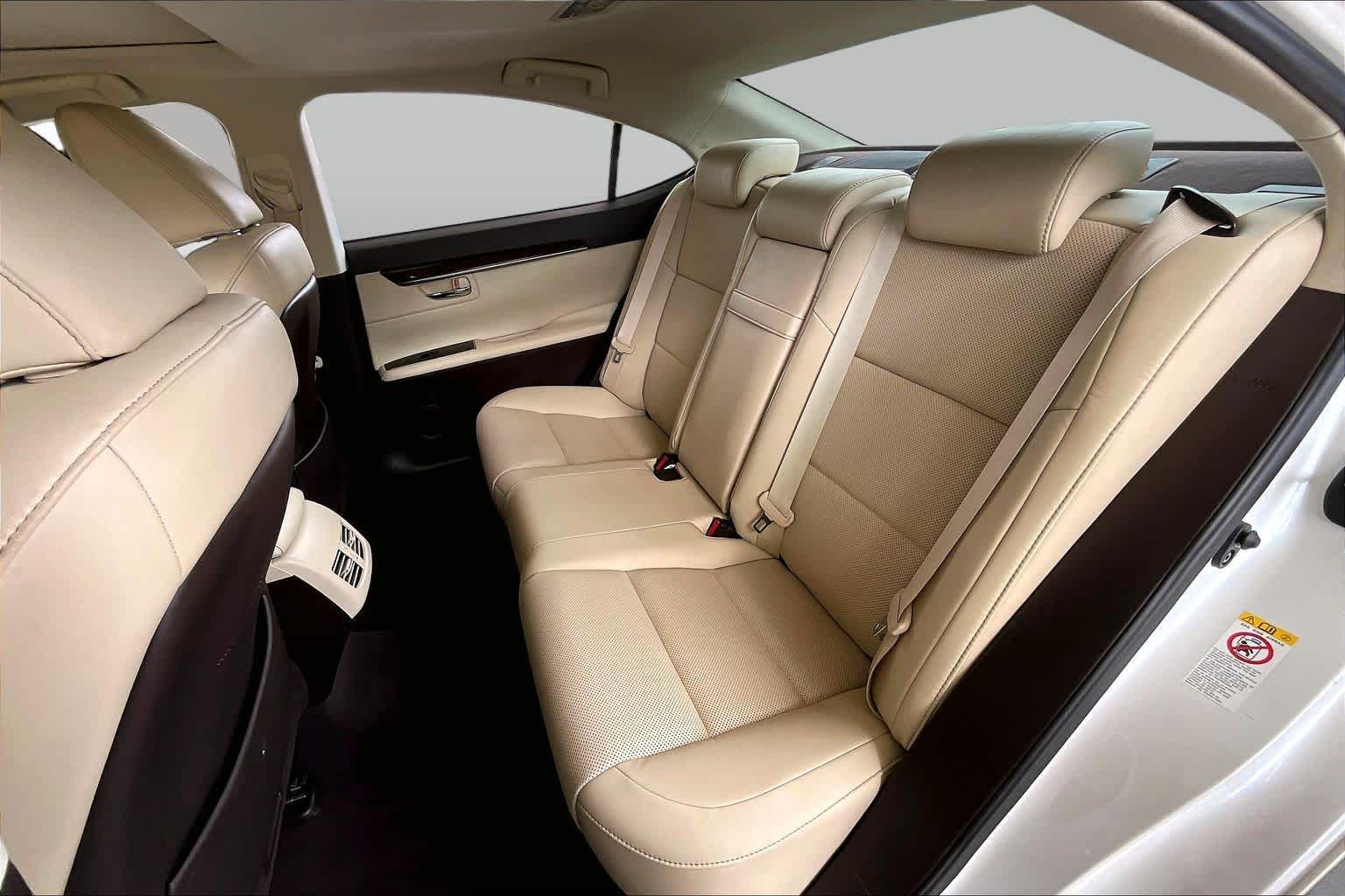 2017 Lexus ES 350 photo 18 of 34
