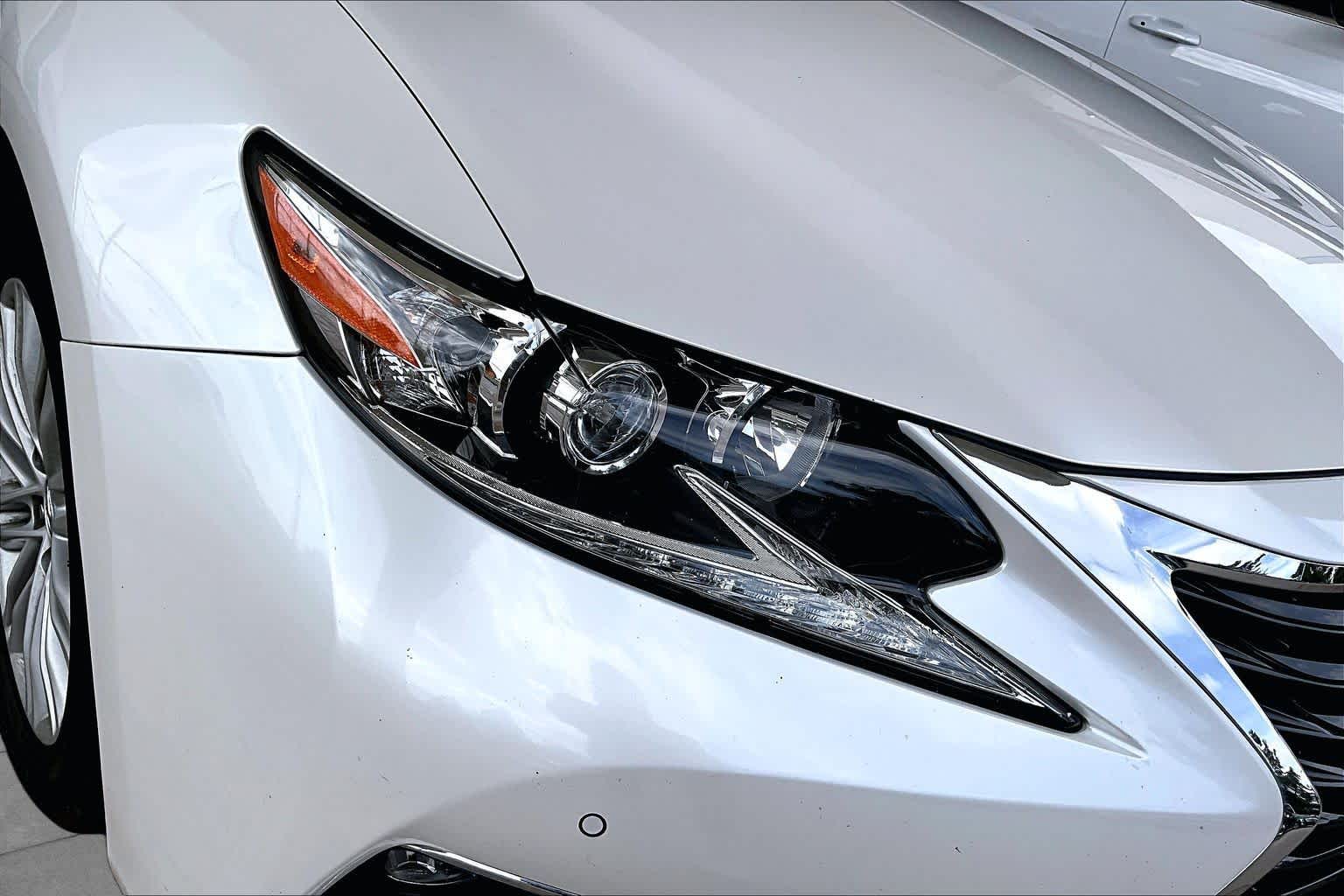 2017 Lexus ES 350 photo 25 of 34