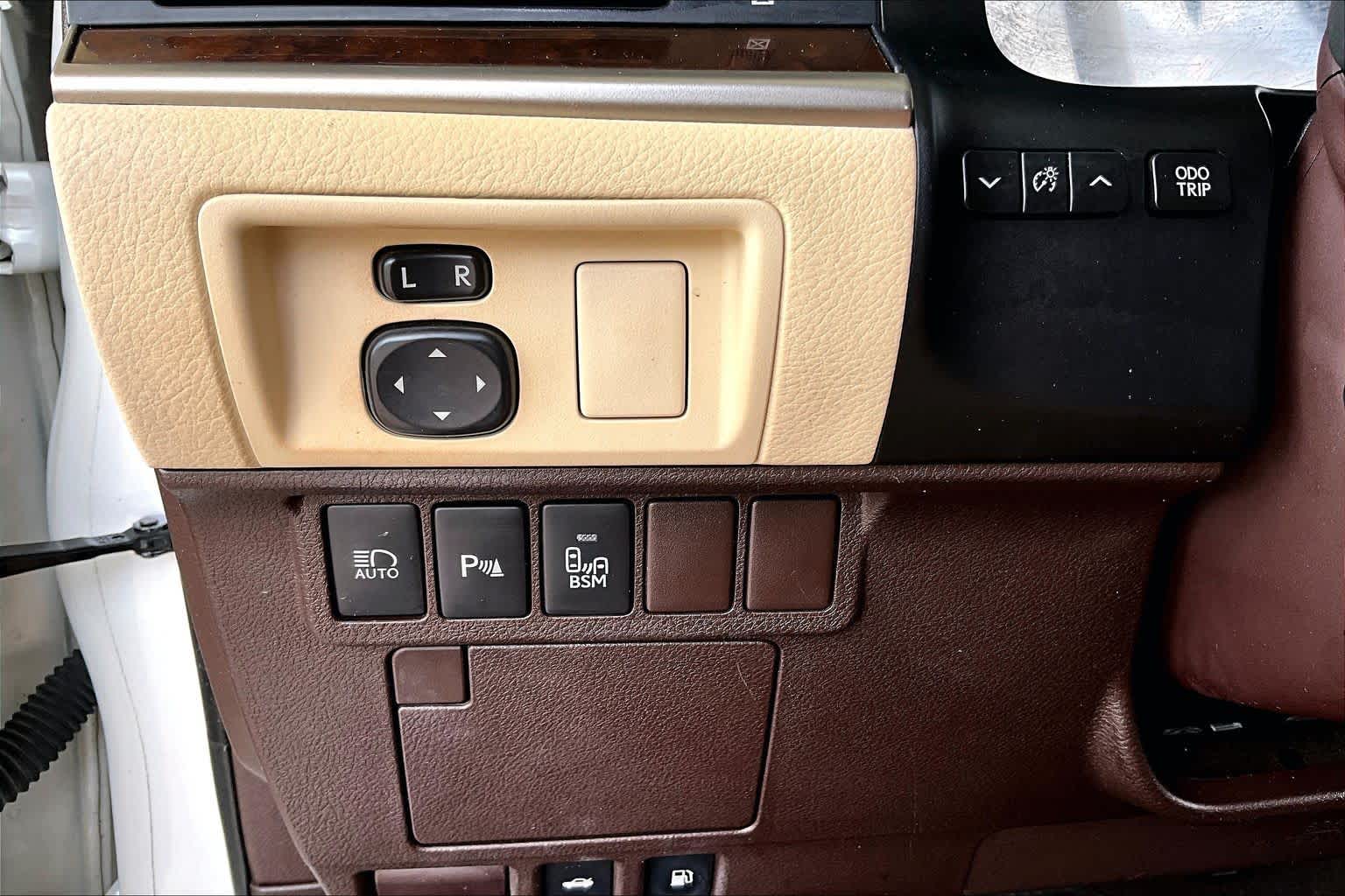 2017 Lexus ES 350 photo 33 of 34