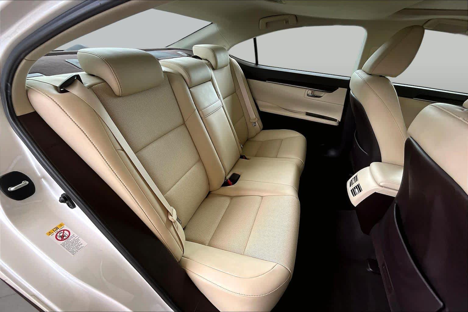 2017 Lexus ES 350 photo 17 of 34