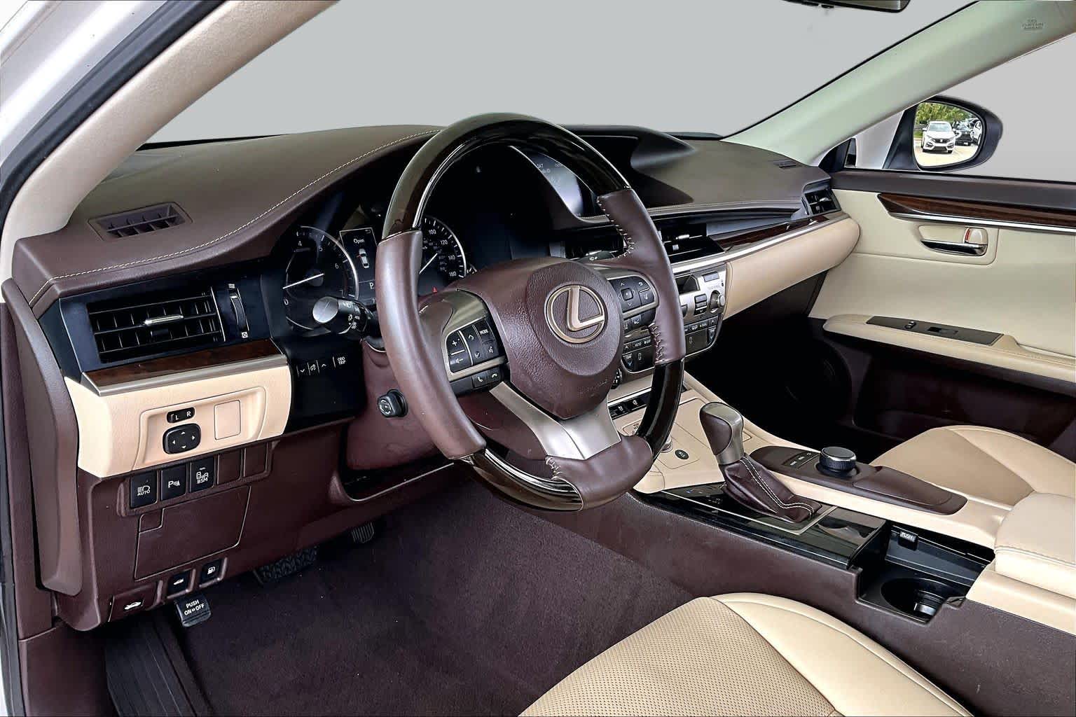 2017 Lexus ES 350 photo 15 of 34