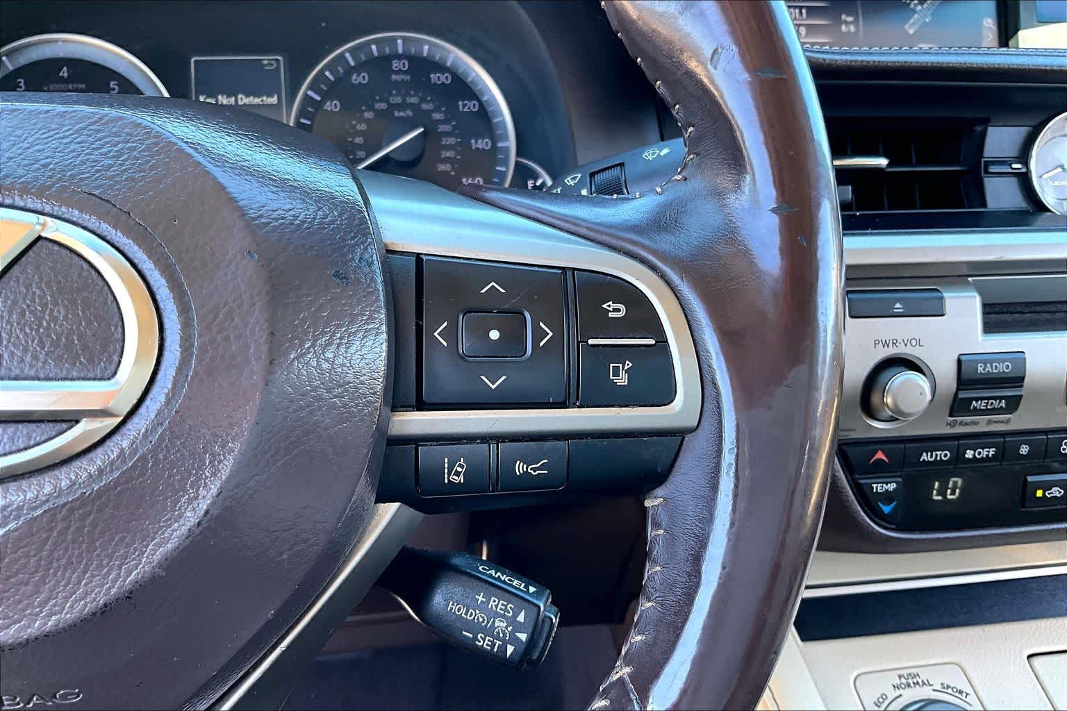 2018 Lexus ES 350 photo 22 of 34