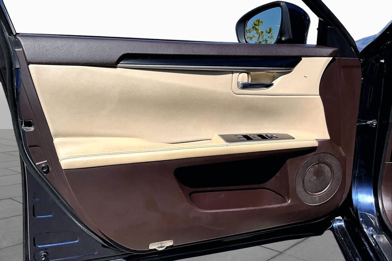 2018 Lexus ES 350 photo 19 of 34