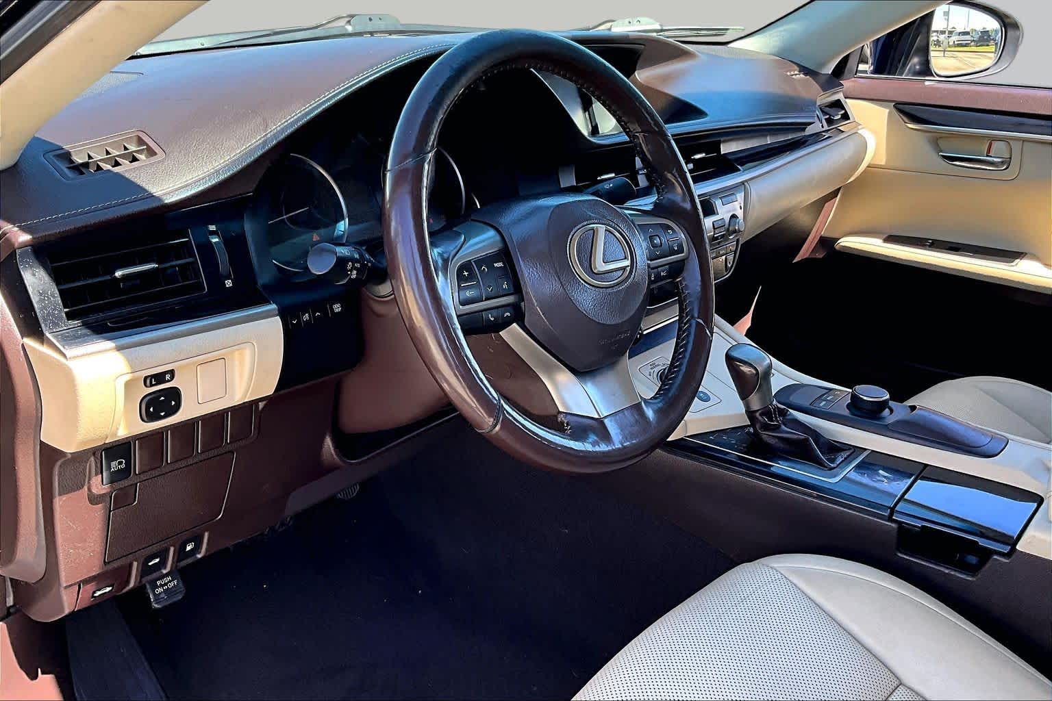 2018 Lexus ES 350 photo 15 of 34