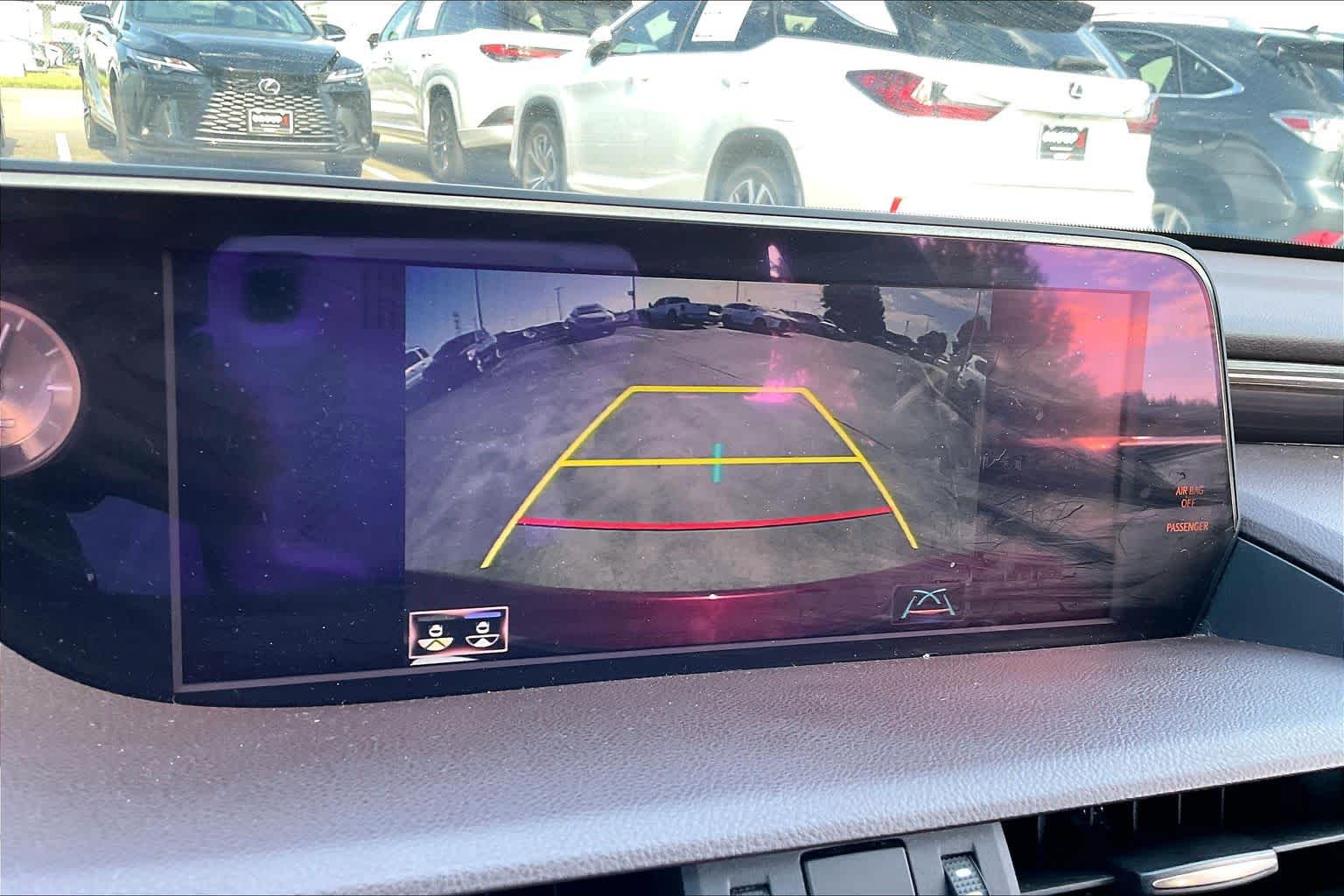 2019 Lexus ES 350 photo 24 of 33