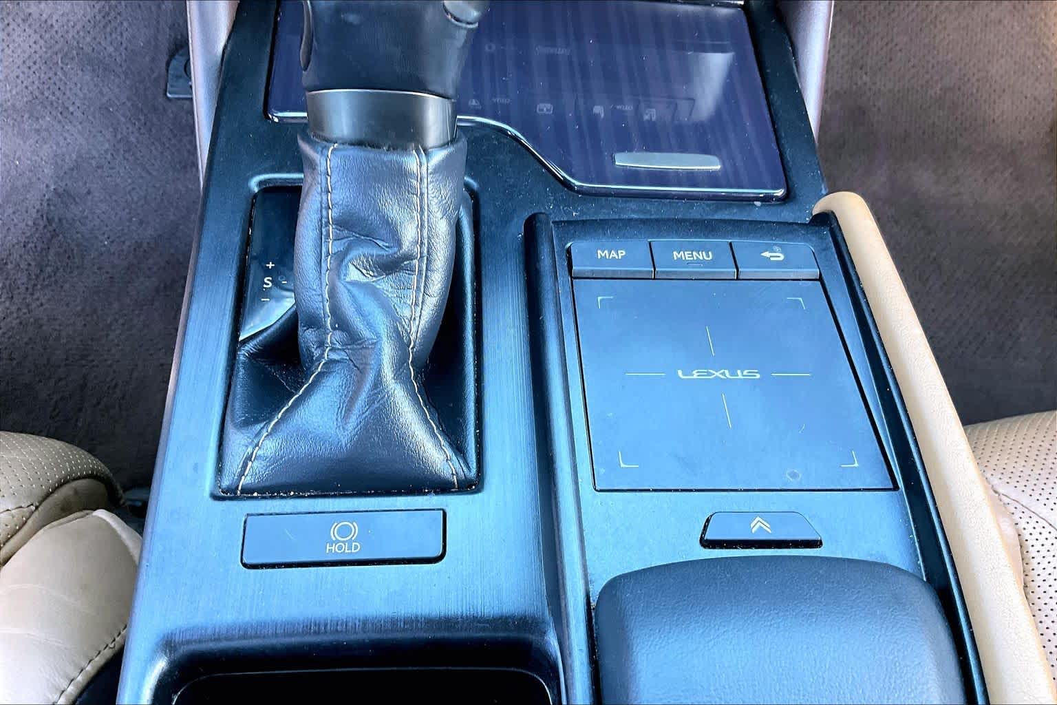 2019 Lexus ES 350 photo 32 of 33