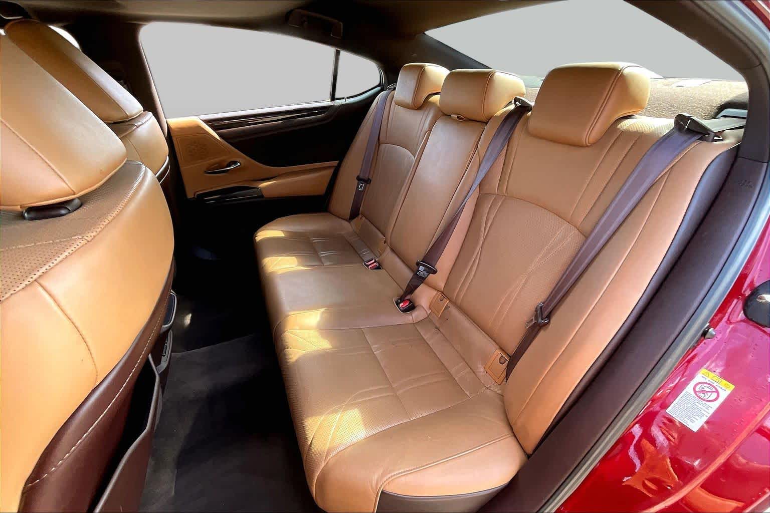 2019 Lexus ES 350 photo 18 of 33