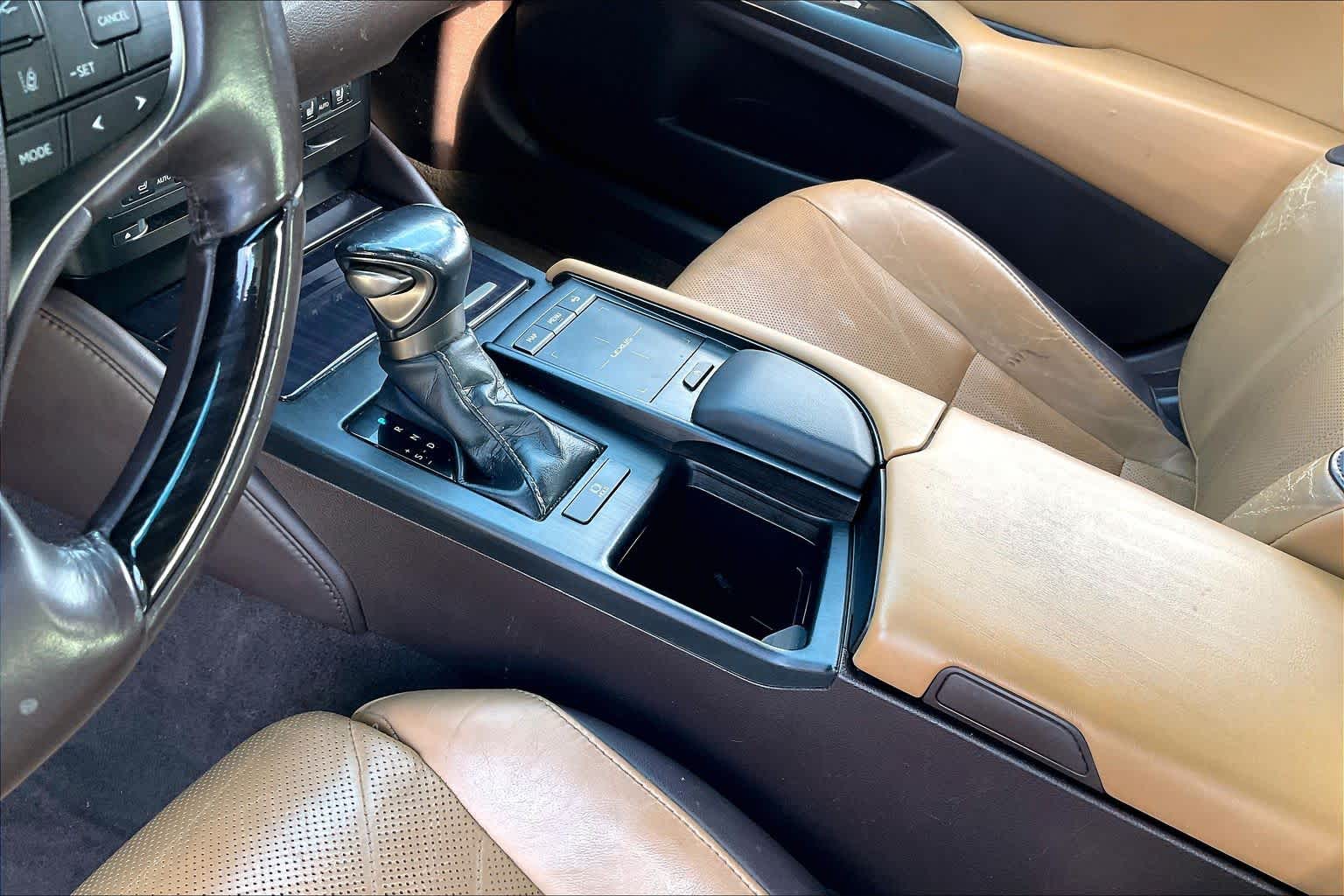 2019 Lexus ES 350 photo 14 of 33