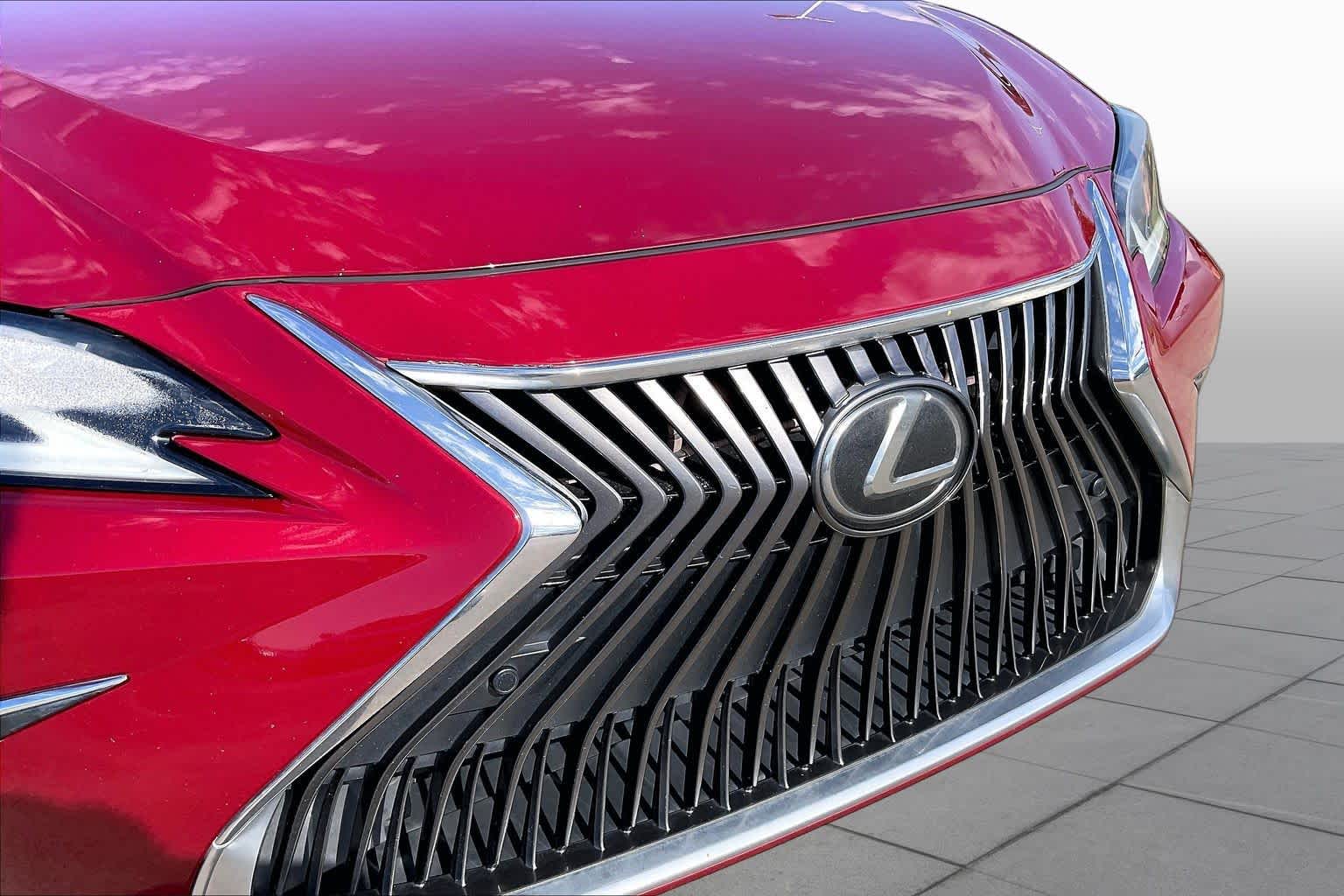 2019 Lexus ES 350 photo 26 of 33