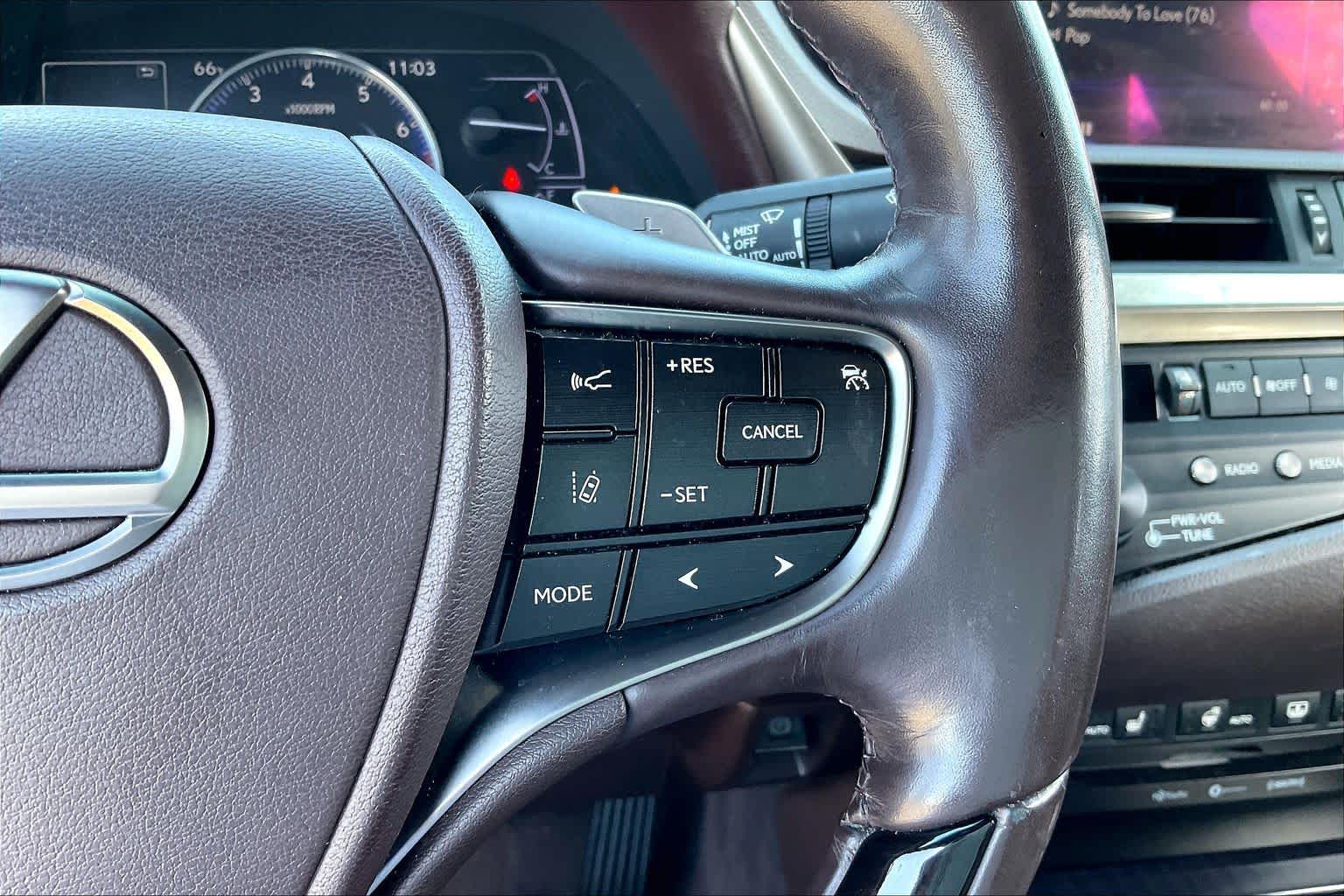2019 Lexus ES 350 photo 22 of 33