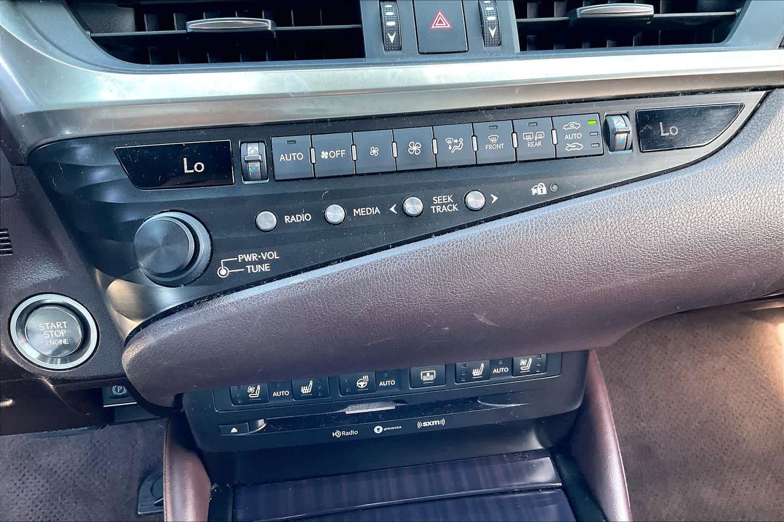 2019 Lexus ES 350 photo 31 of 33