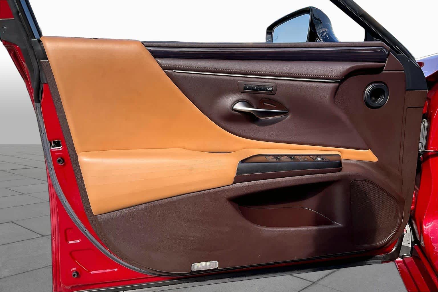 2019 Lexus ES 350 photo 19 of 33