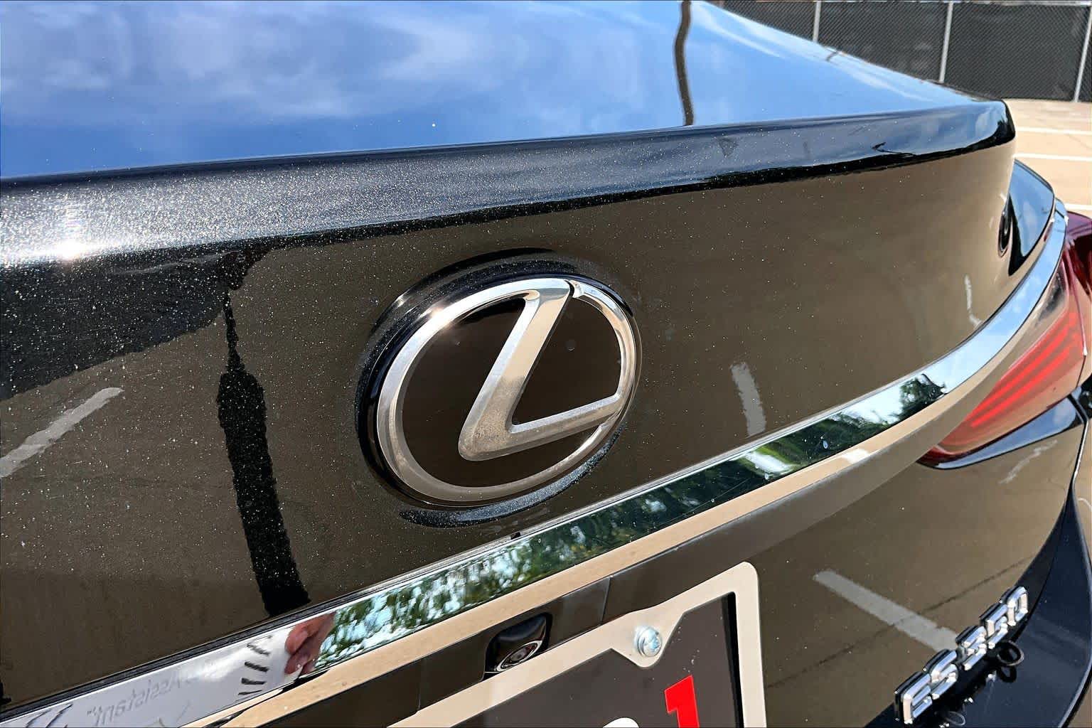 2022 Lexus ES 350 photo 31 of 37
