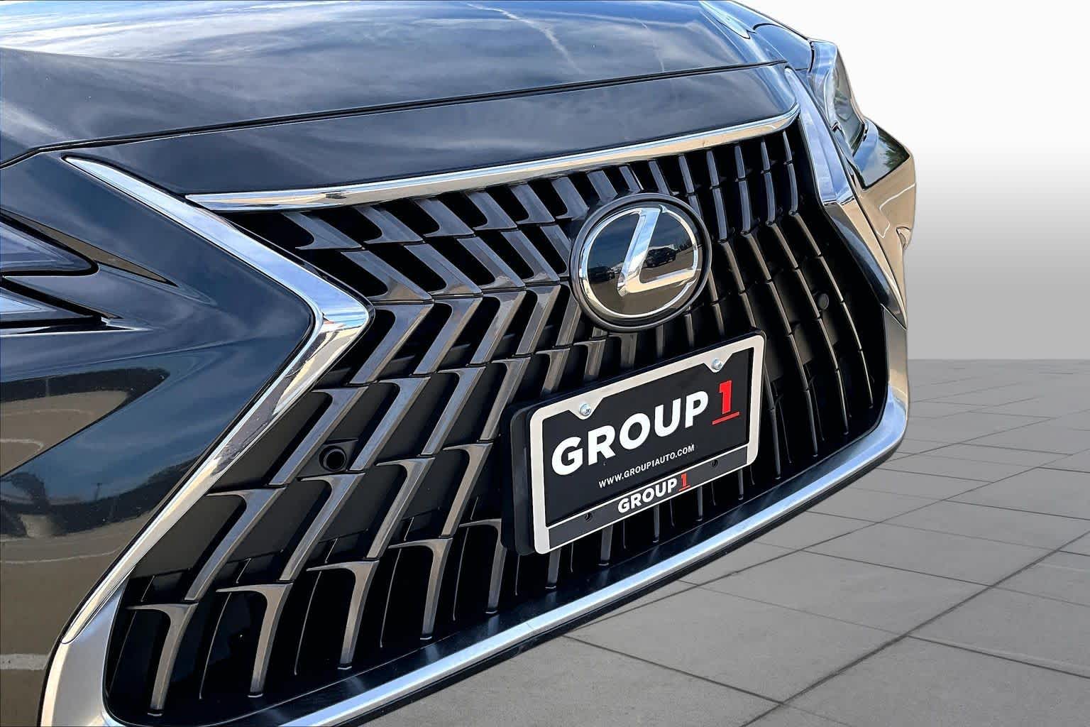 2022 Lexus ES 350 photo 30 of 37