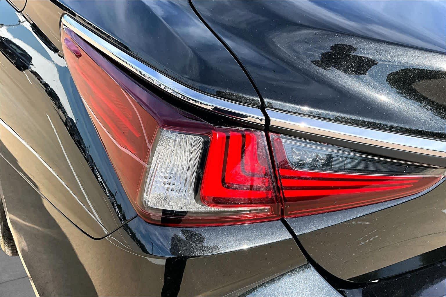 2022 Lexus ES 350 photo 29 of 37