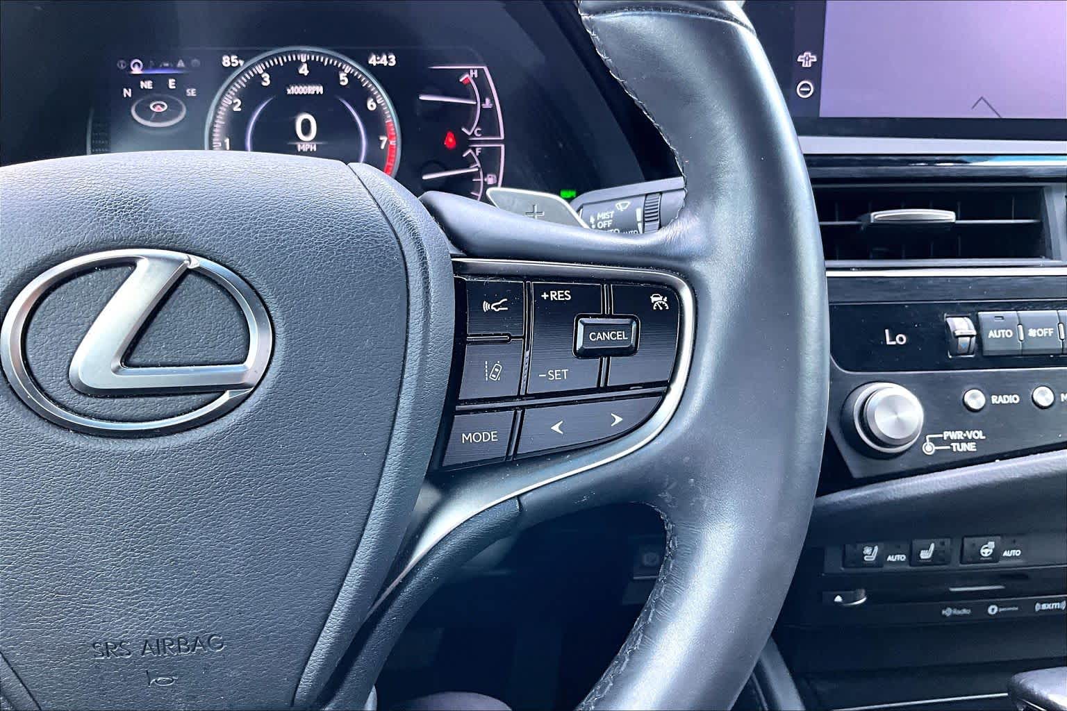 2022 Lexus ES 350 photo 25 of 37