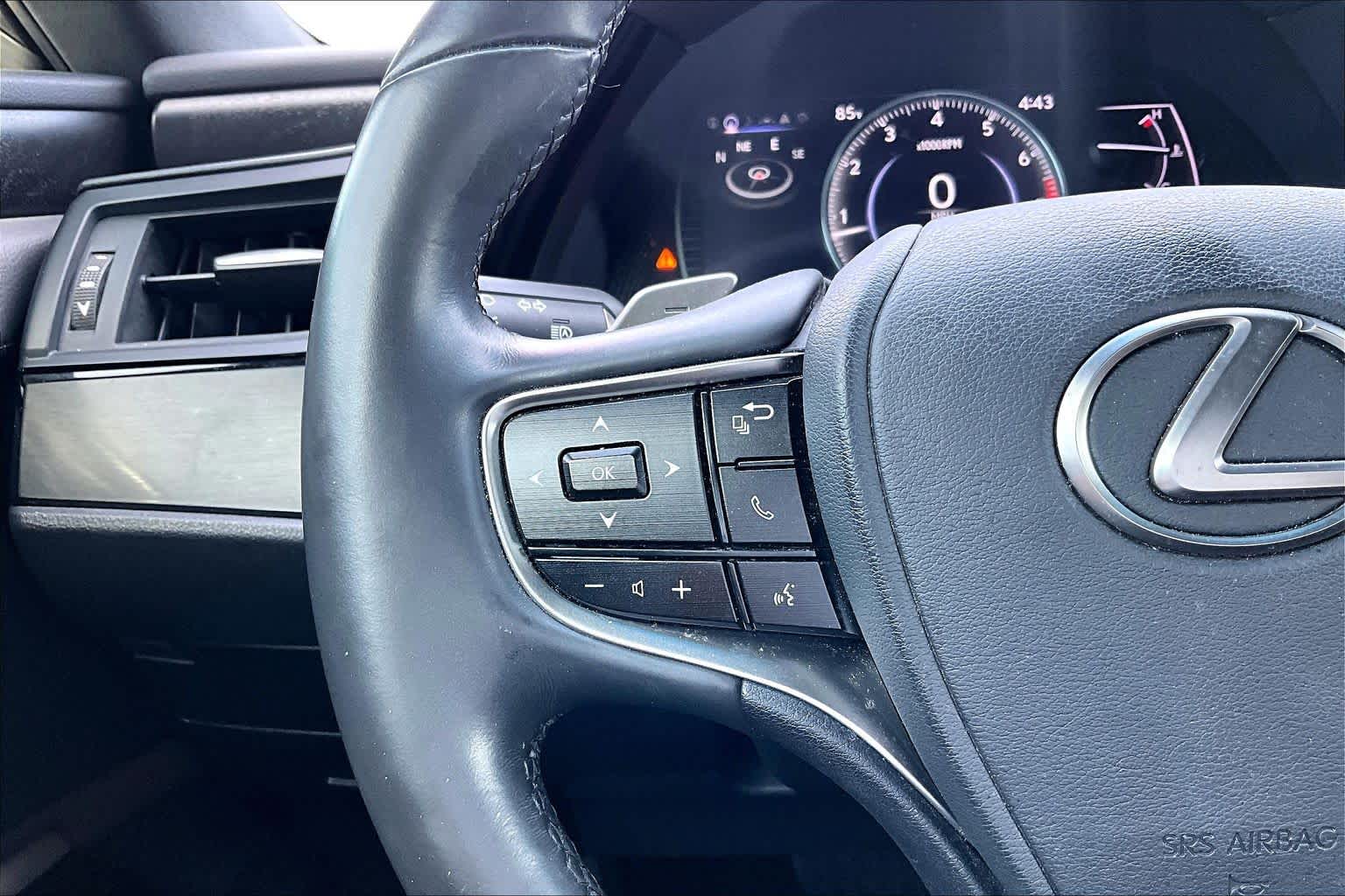 2022 Lexus ES 350 photo 24 of 37