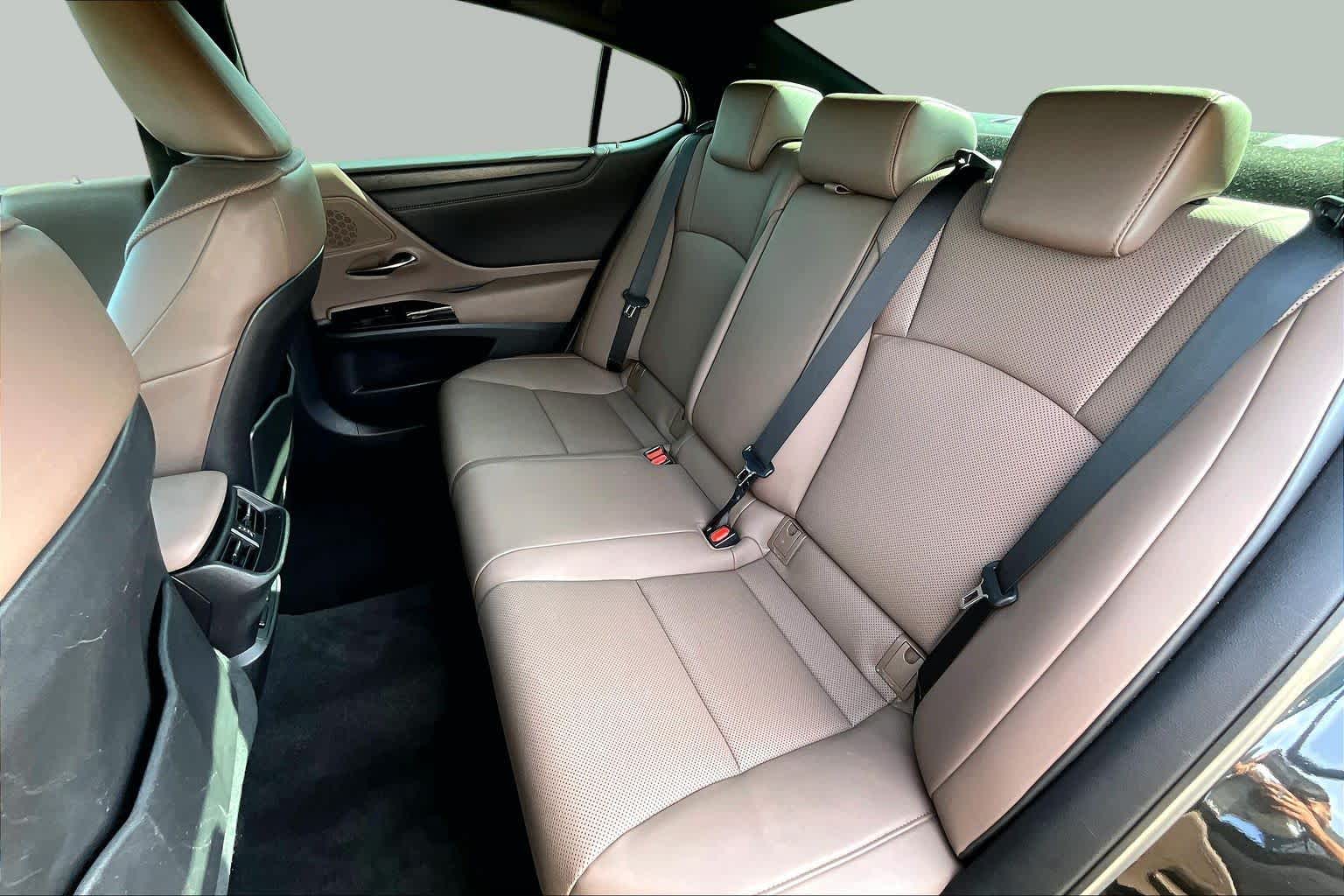 2022 Lexus ES 350 photo 21 of 37