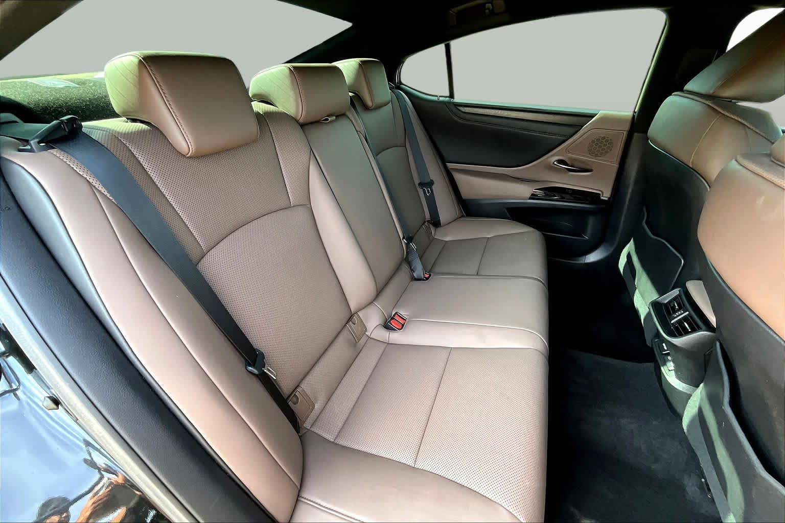 2022 Lexus ES 350 photo 20 of 37