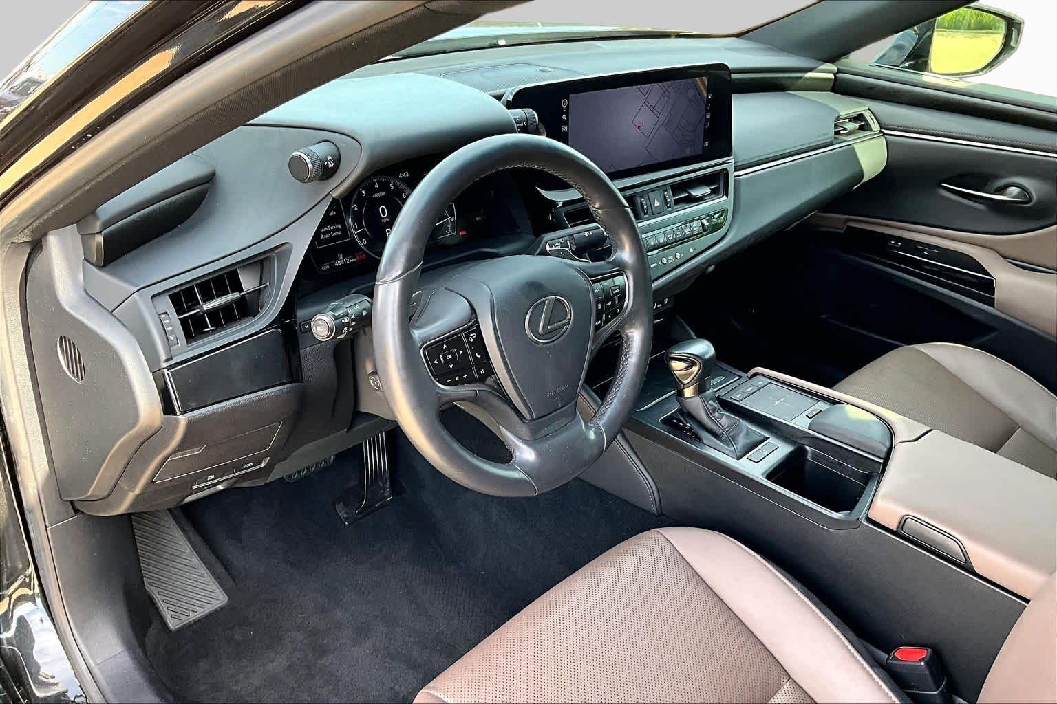 2022 Lexus ES 350 photo 18 of 37