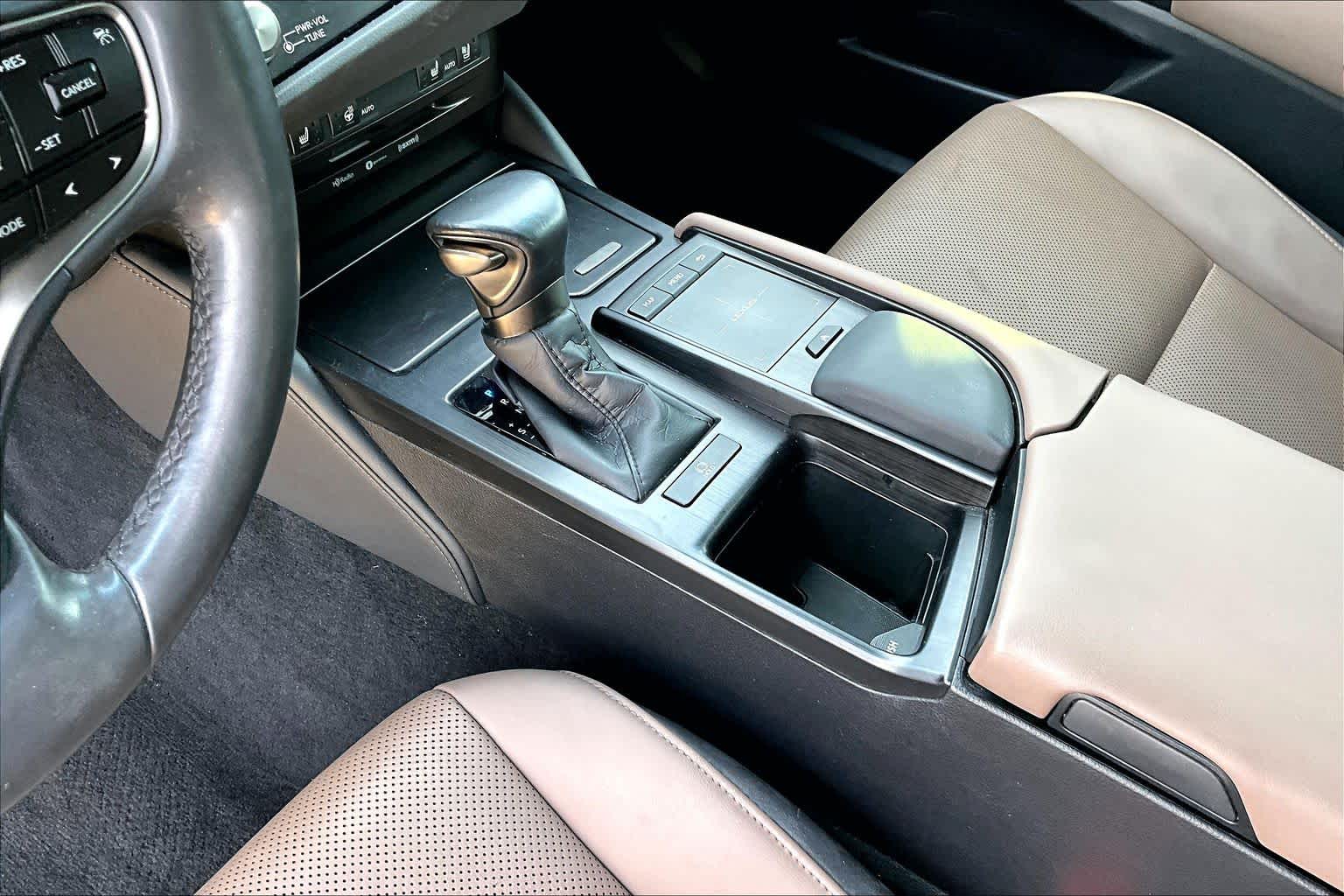 2022 Lexus ES 350 photo 17 of 37