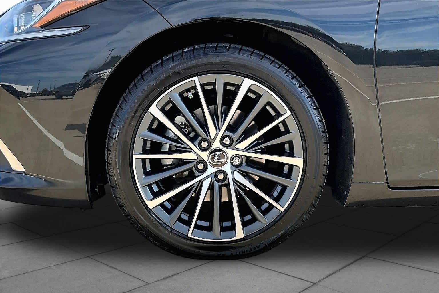 2022 Lexus ES 350 photo 11 of 37