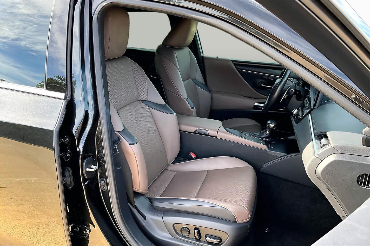 2022 Lexus ES 350 photo 9 of 37