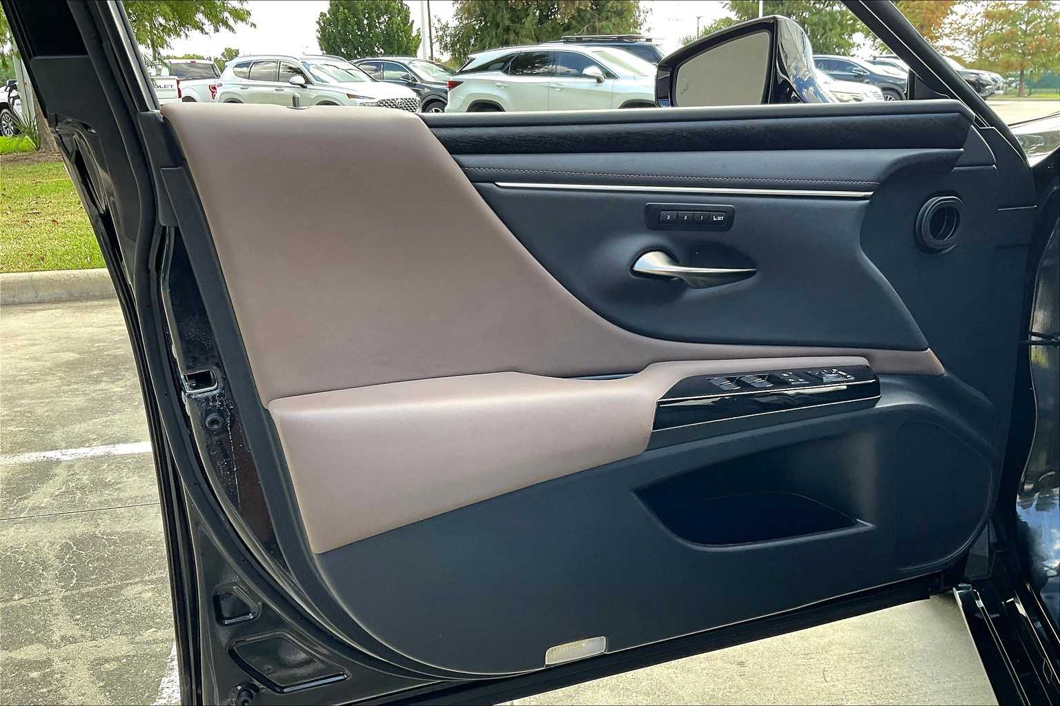 2024 Lexus ES  Caviar at Sterling McCall Lexus