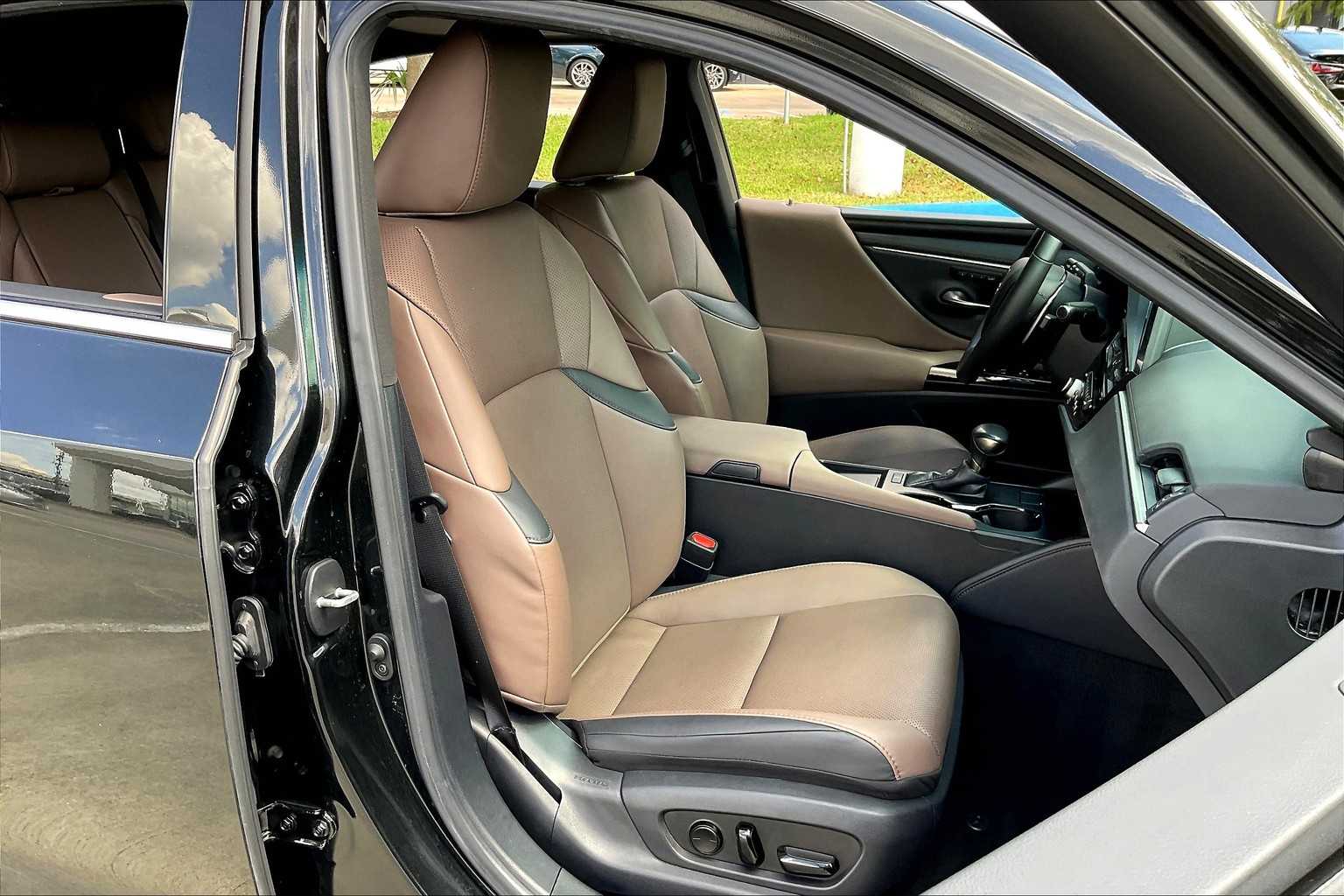 2024 Lexus ES  Caviar at Sterling McCall Lexus