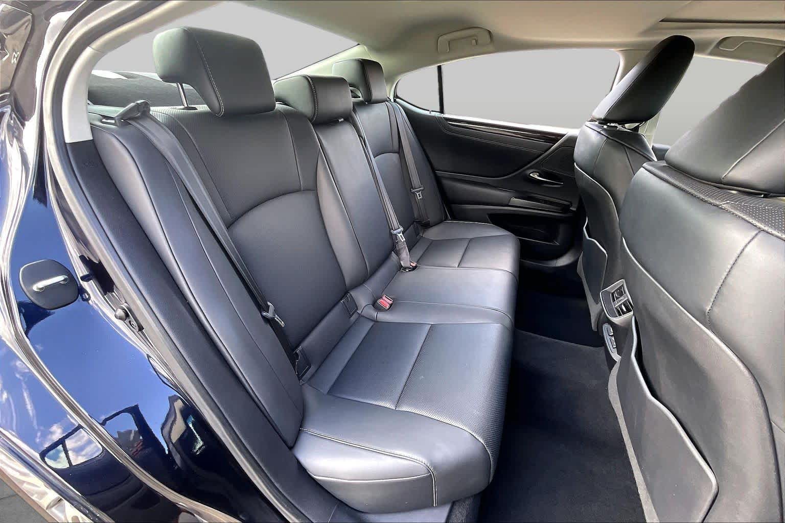 2020 Lexus ES 350 photo 17 of 34