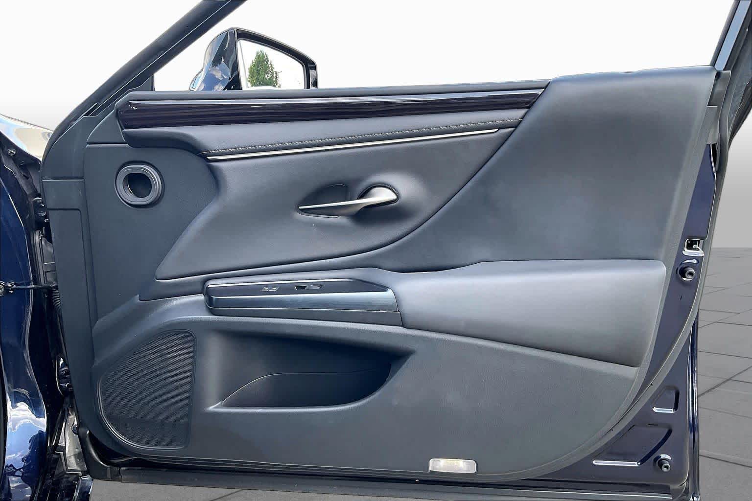 2020 Lexus ES 350 photo 20 of 34