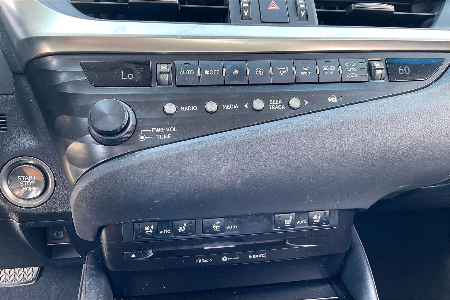 2020 Lexus ES 350 photo 32 of 34