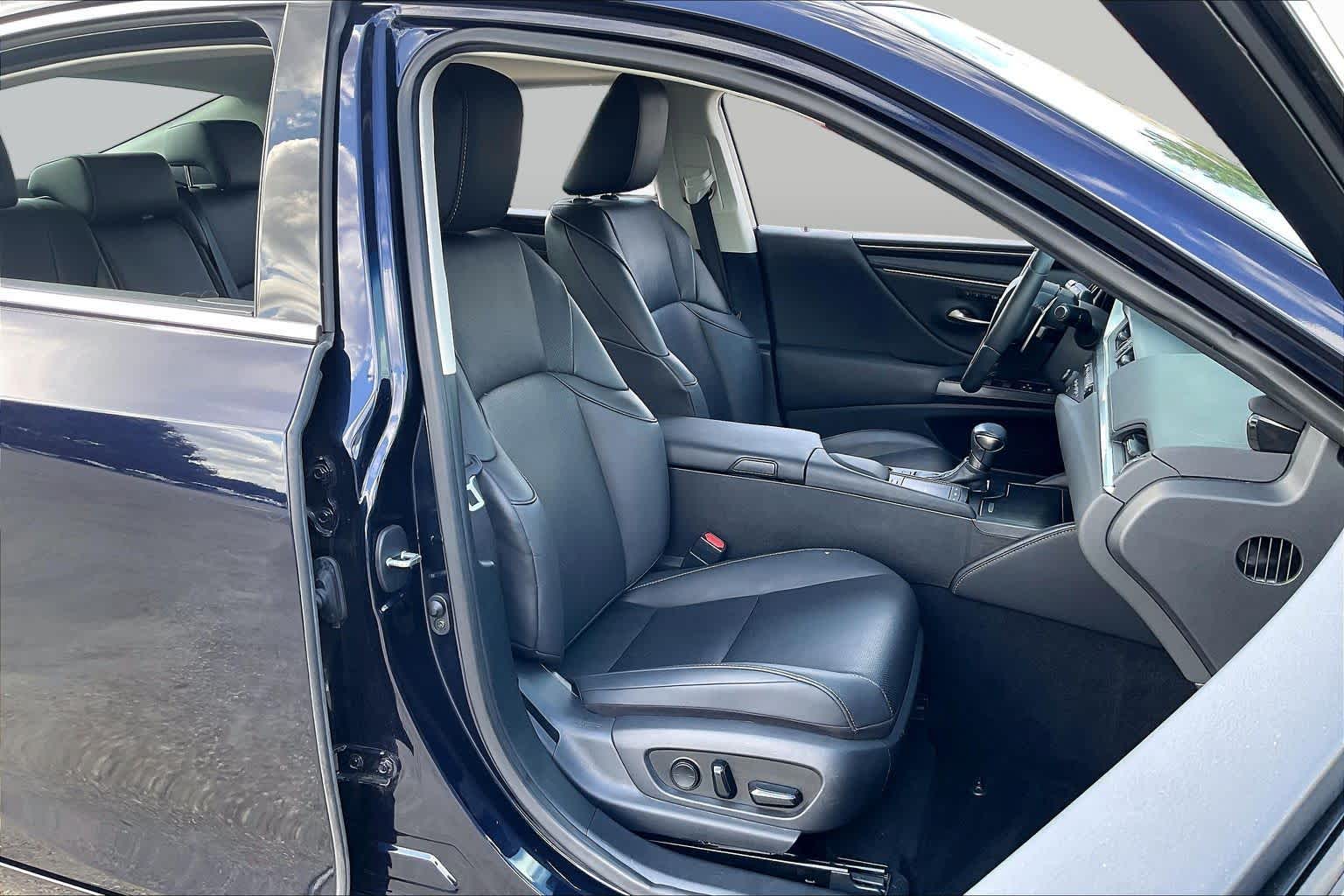 2020 Lexus ES 350 photo 8 of 34