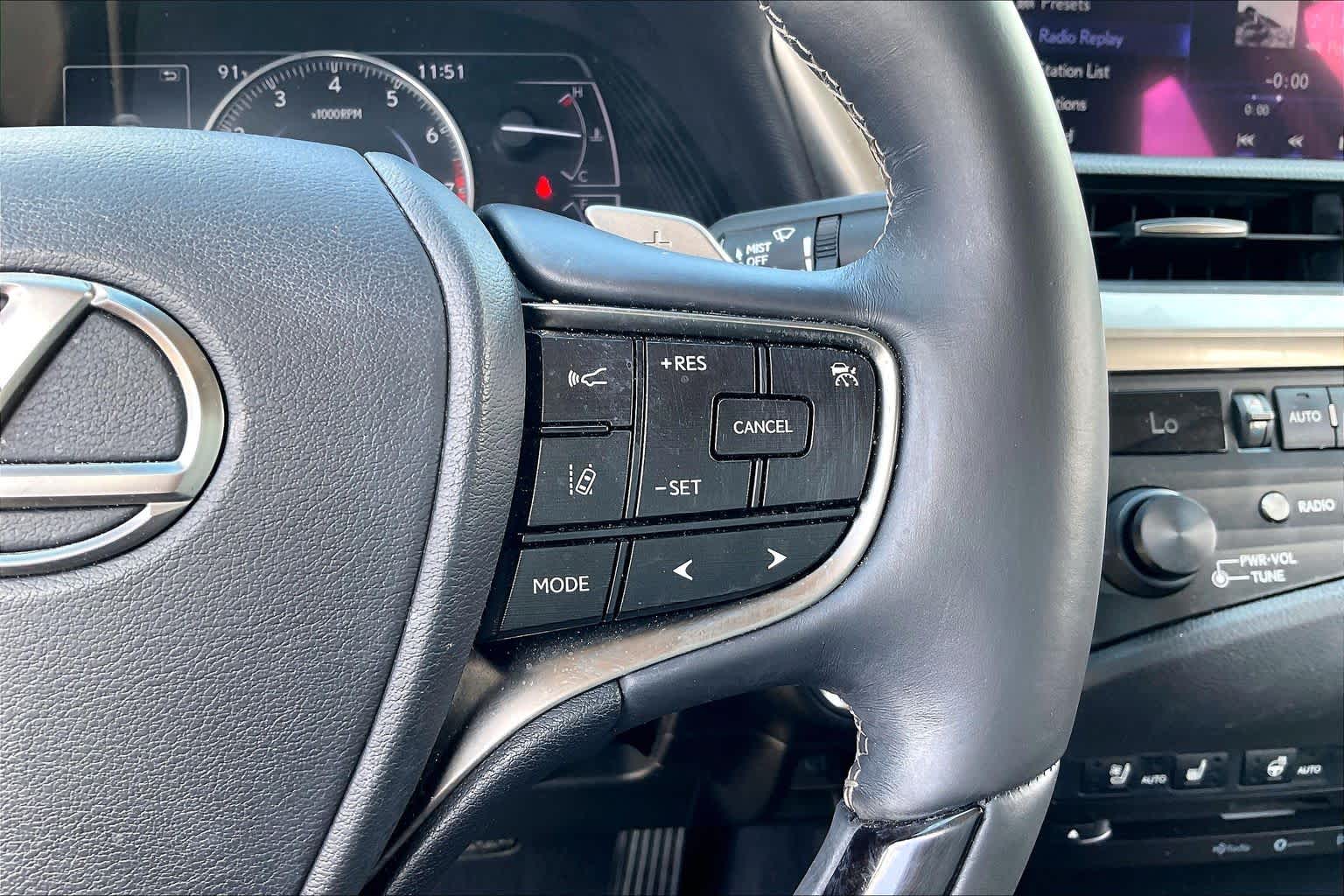 2020 Lexus ES 350 photo 22 of 34