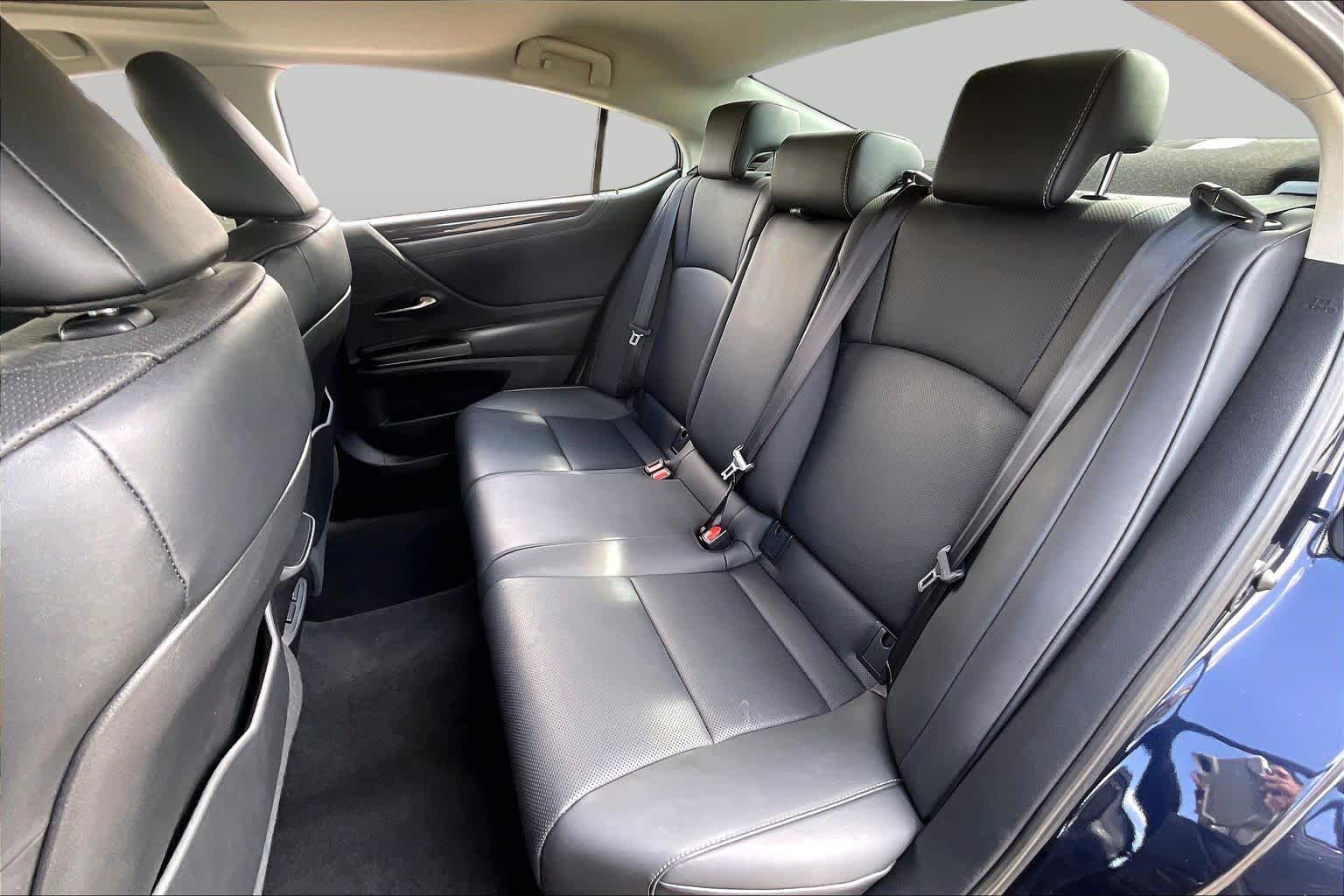 2020 Lexus ES 350 photo 18 of 34