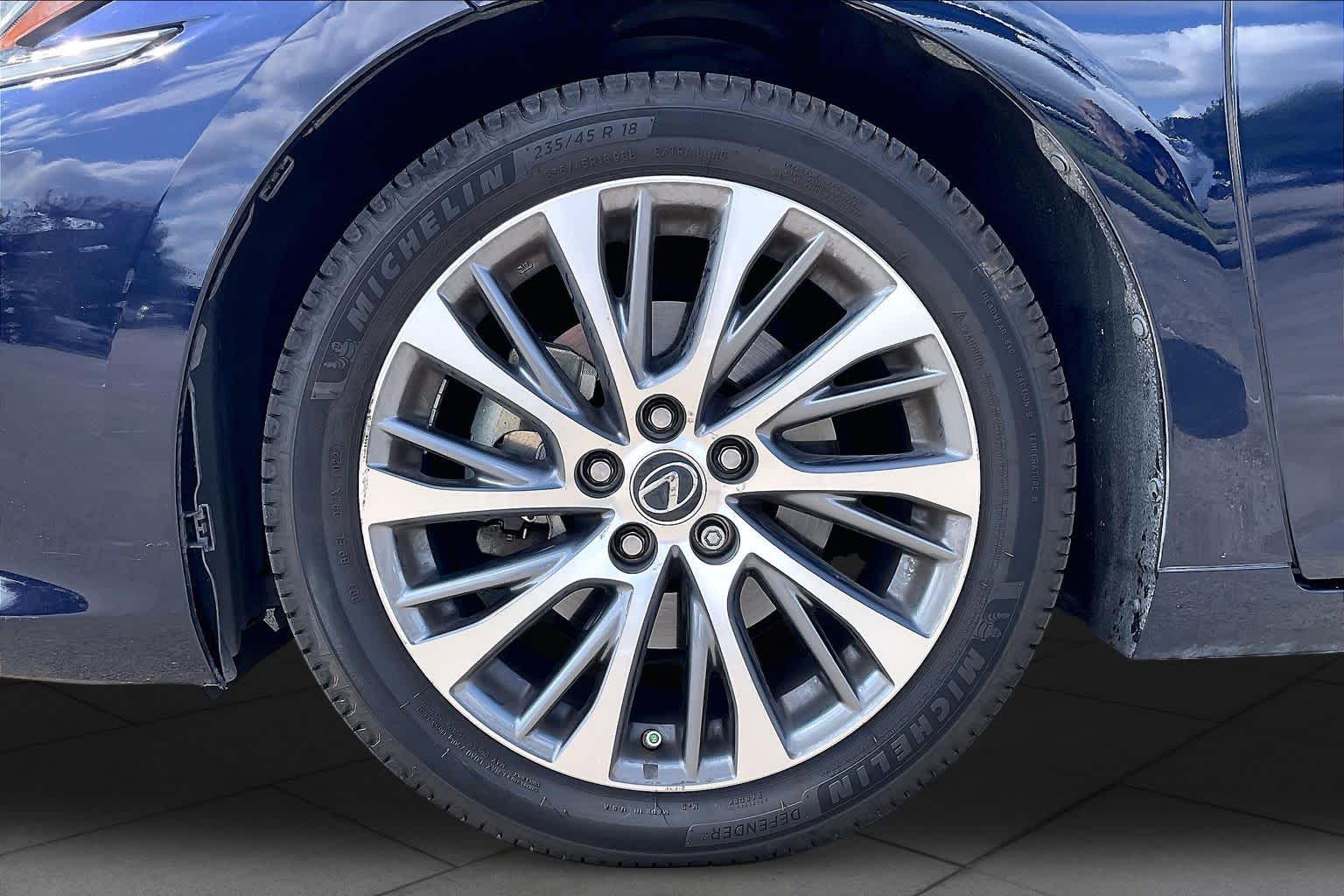 2020 Lexus ES 350 photo 9 of 34