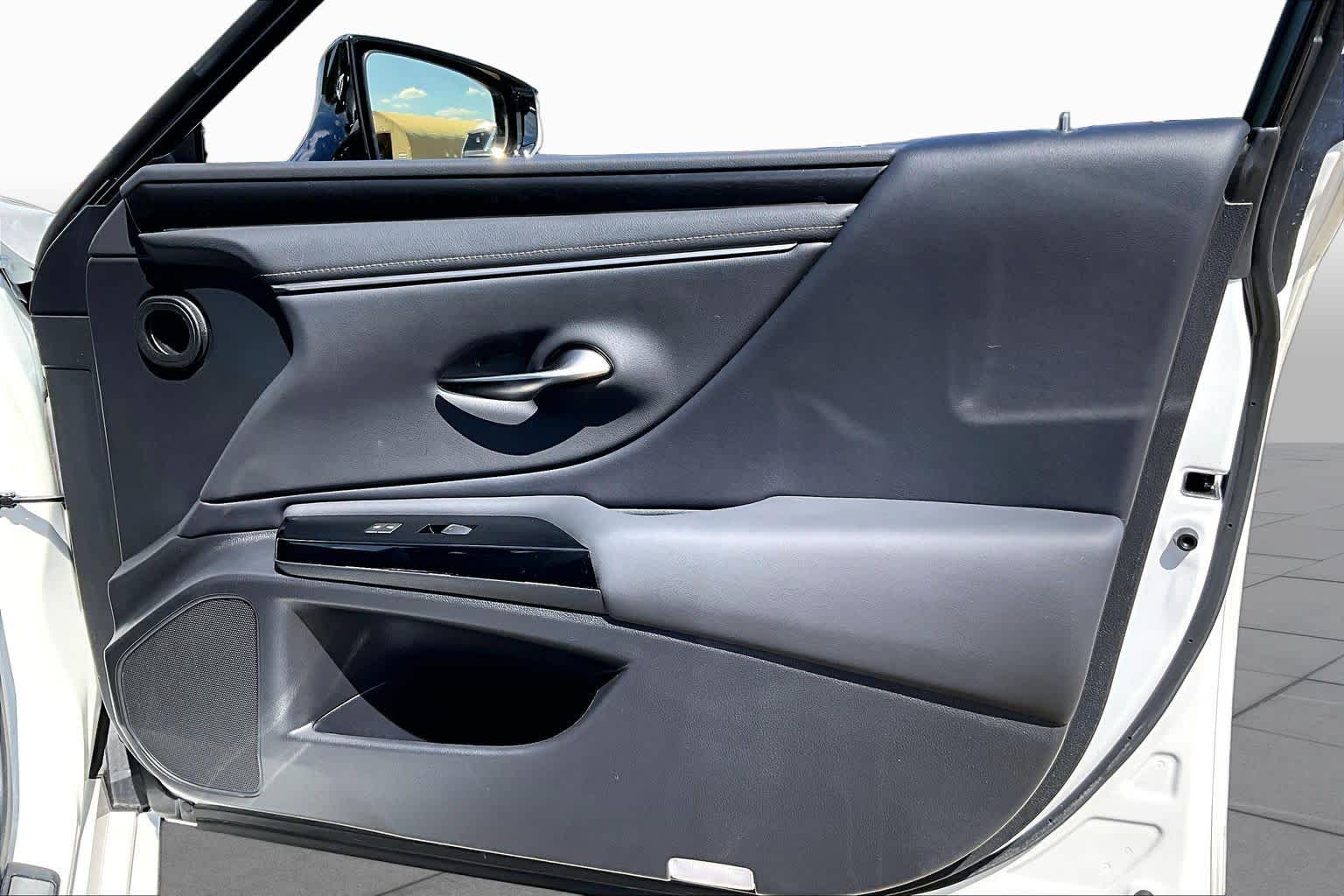 2023 Lexus ES 350 photo 20 of 34