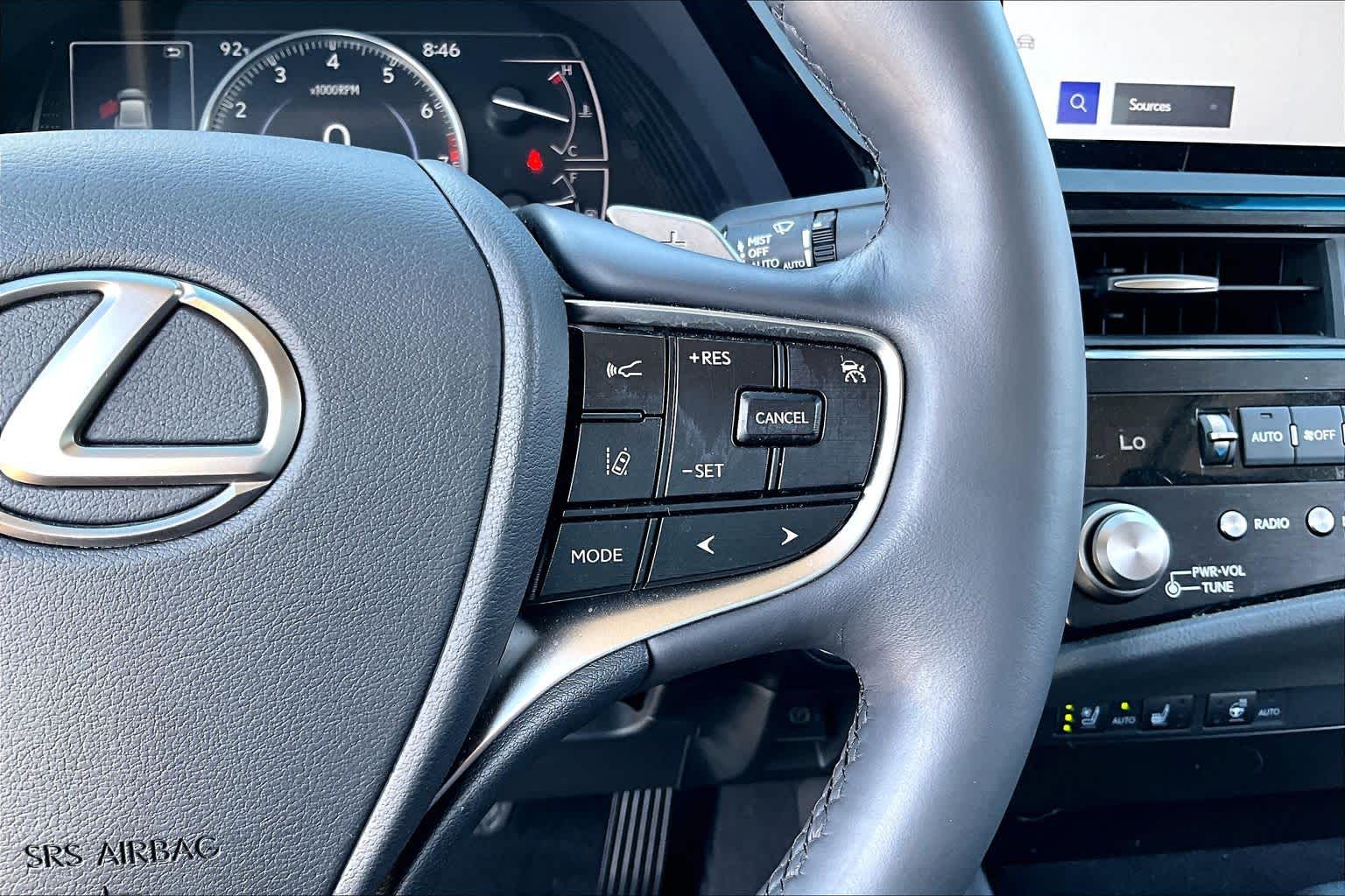 2023 Lexus ES 350 photo 22 of 34