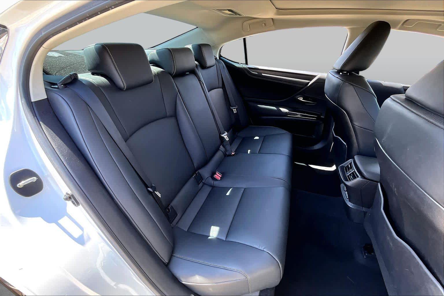 2023 Lexus ES 350 photo 17 of 34