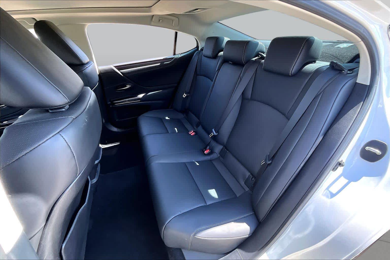 2023 Lexus ES 350 photo 18 of 34